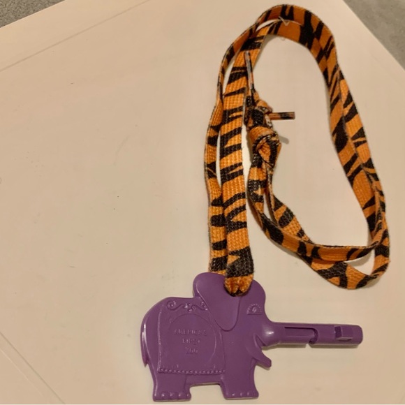Vintage Philadelphia Zoo Elephant Key Trunkey 1980s Tiger Lanyard Rare Purple - Picture 8 of 16